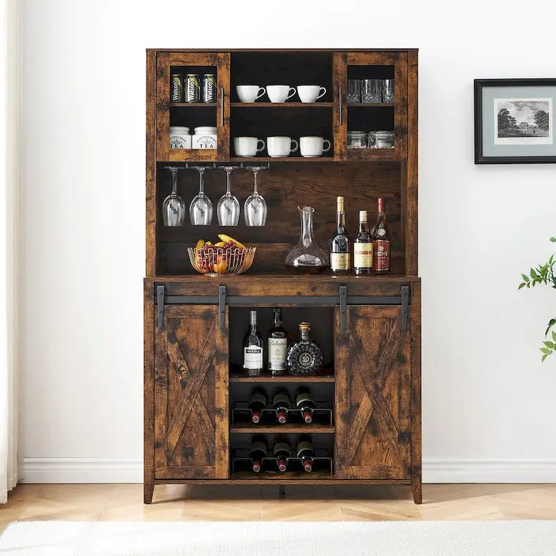 Weinbar-Schrank im Landhausstil mit Schiebetür in Scheunenoptik, Weinregal und Glashalter