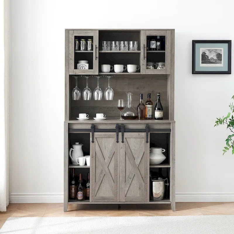 Weinbar-Schrank im Landhausstil mit Schiebetür in Scheunenoptik, Weinregal und Glashalter
