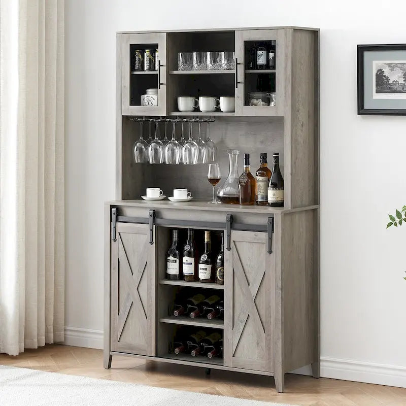 Weinbar-Schrank im Landhausstil mit Schiebetür in Scheunenoptik, Weinregal und Glashalter