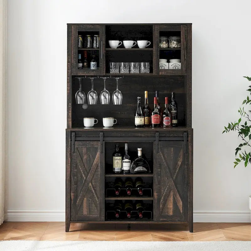 Weinbar-Schrank im Landhausstil mit Schiebetür in Scheunenoptik, Weinregal und Glashalter