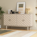 Sideboard mit 4 Türen, vollflächig diamantförmig konvex geprägten Türen, runden silberfarbenen Knöpfen und konischen Gummibaumbeinen
