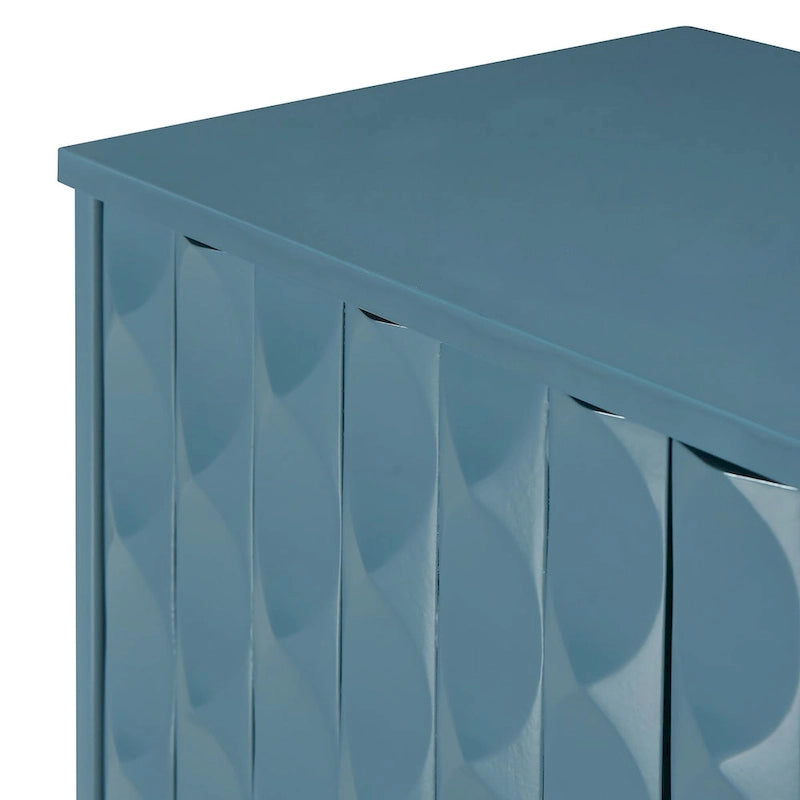 Sideboard mit 4 Türen, vollflächig diamantförmig konvex geprägten Türen, runden silberfarbenen Knöpfen und konischen Gummibaumbeinen